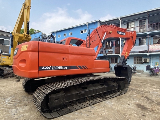 22 톤 원본 사용 Doosan DX225 크롤러 발굴기 157KW 엔진 전력 및 1.05m3 버킷 용량